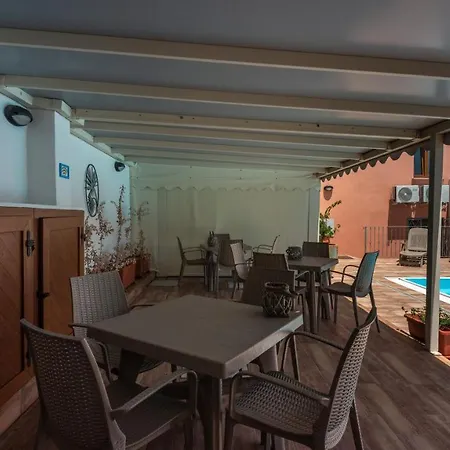 Apartment Relaxing Cristal Blu Sleeps 3 Num1488 *