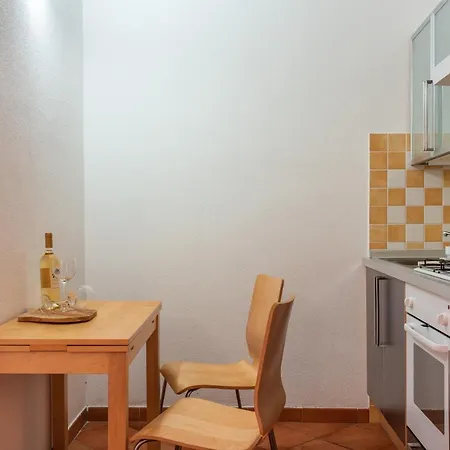 Relaxing Cristal Blu Sleeps 3 Num1488 Apartment